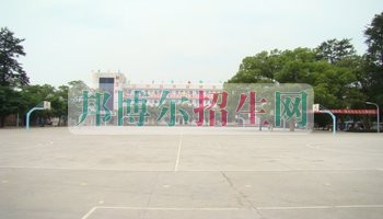 瀘縣建筑職業(yè)中專學校2016年報名條件、招生對象