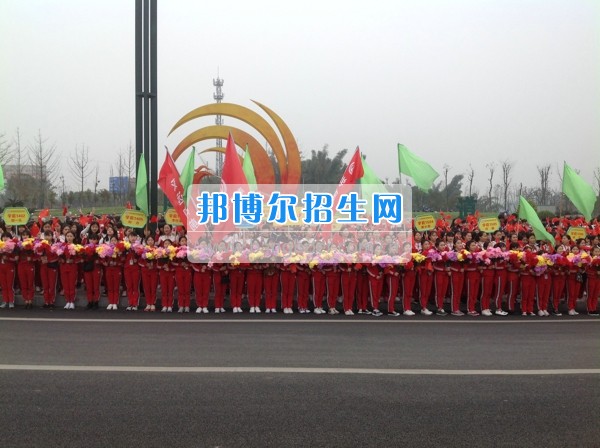 四川省宜賓市南溪區(qū)職業(yè)高級中學(xué)校學(xué)前教育齊拉練，共踏春風(fēng)迎春景