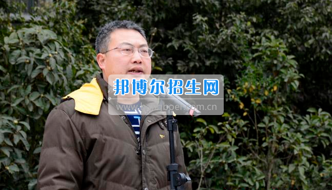 南充市建華職業(yè)中學(xué)簡短、高效的開學(xué)典禮