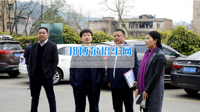 區(qū)委常委、宣傳部長邱躍峰一行視察南充市建華職業(yè)中學