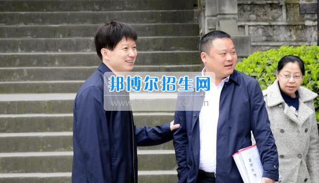 區(qū)委常委、宣傳部長邱躍峰一行視察南充市建華職業(yè)中學