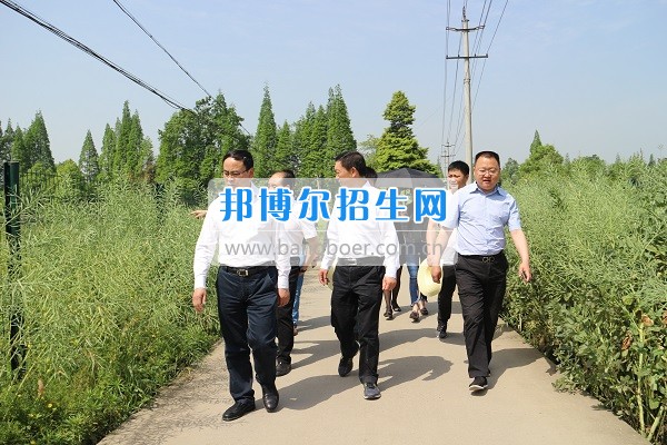 2017年成都農(nóng)業(yè)科技職業(yè)學(xué)院召開“校地合作、共建園區(qū)”專題會(huì)