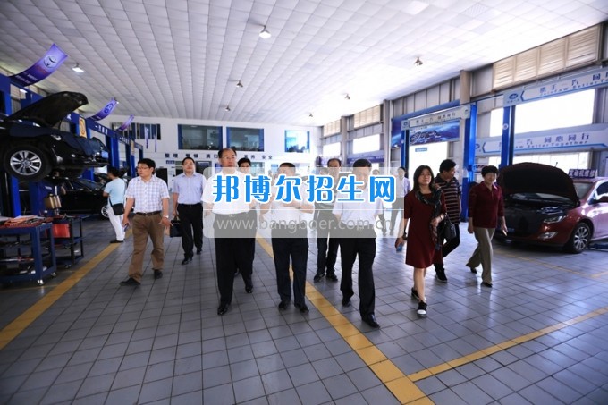 沈陽職業(yè)技術(shù)學(xué)院院長劉樹敏、濰坊工程職業(yè)學(xué)院院長高立伯一行來四川工程職業(yè)技術(shù)學(xué)院考察交流