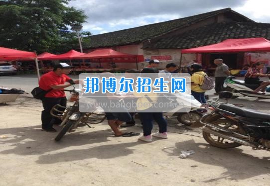 貴州大學科技學院暑期社會實踐服務團好花紅分隊深入九門村、金田村、好花紅村開展禁毒防艾宣傳