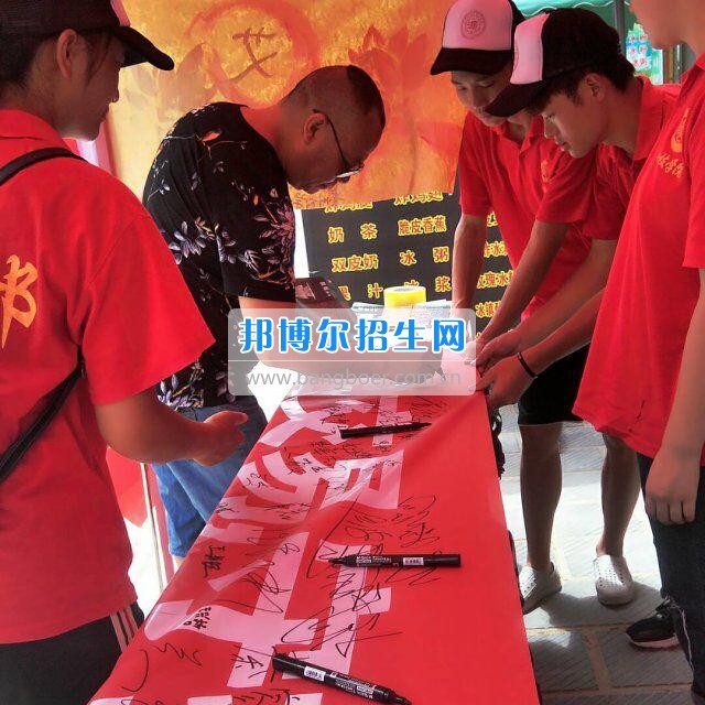 貴州大學科技學院暑期社會實踐服務團好花紅分隊深入九門村、金田村、好花紅村開展禁毒防艾宣傳