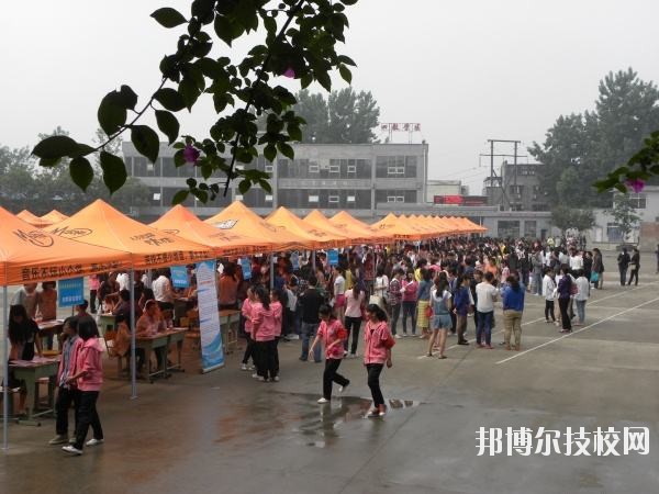 四川人民醫(yī)院護(hù)士學(xué)校2019年報名條件、招生對象