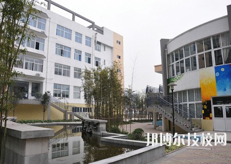 成都汽車職業(yè)技術(shù)學(xué)校2020年報(bào)名條件、招生要求、招生對象