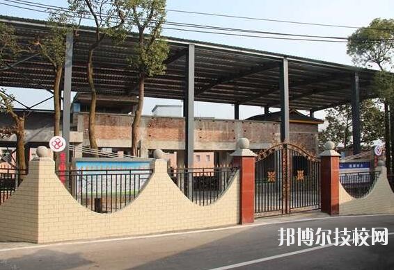 重慶工商學(xué)校2020年報(bào)名條件、招生要求、招生對(duì)象