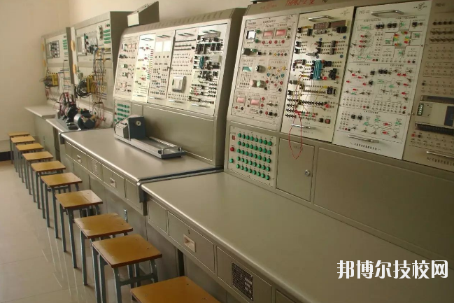 宜春工業(yè)學(xué)校2020年報名條件、招生要求、招生對象 