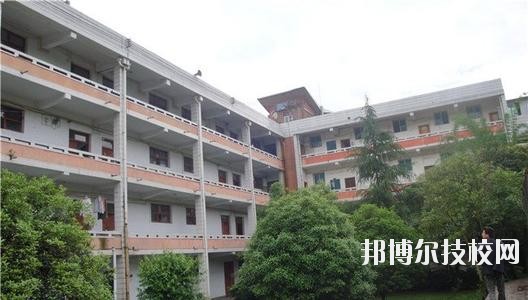 清鎮(zhèn)中等職業(yè)技術(shù)學(xué)校2020年報(bào)名條件、招生要求、招生對(duì)象