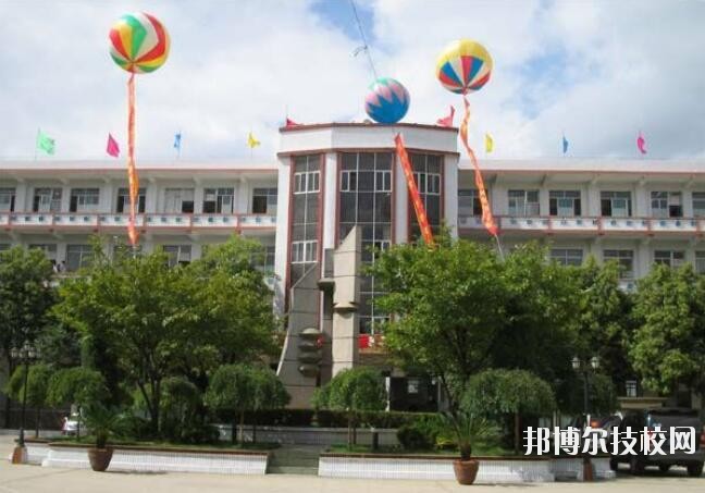 畢節(jié)財貿學校2020年報名條件、招生要求、招生對象