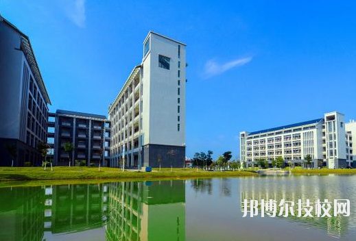 河源衛(wèi)生學(xué)校2020年報(bào)名條件、招生要求、招生對(duì)象