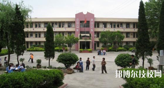 獨山中等職業(yè)學校2020年報名條件、招生要求、招生對象
