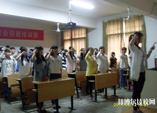 安源區(qū)職業(yè)中等專業(yè)學(xué)校2020年報名條件、招生要求、招生對象