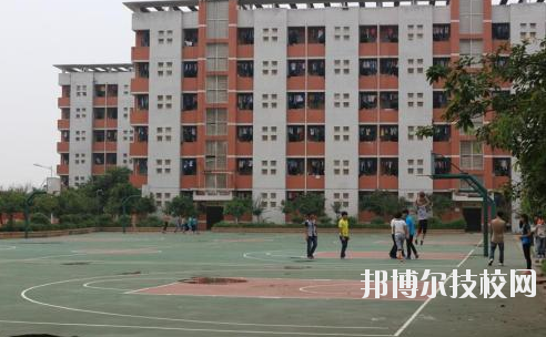 重慶大足職業(yè)教育中心2020年報名條件、招生要求、招生對象