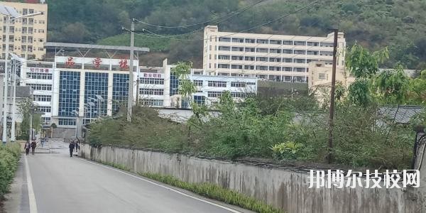 興義中等職業(yè)學(xué)校2020年報(bào)名條件、招生要求、招生對(duì)象