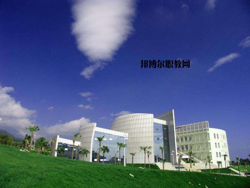 來鳳中等職業(yè)技術(shù)學(xué)校2020年報名條件、招生要求、招生對象