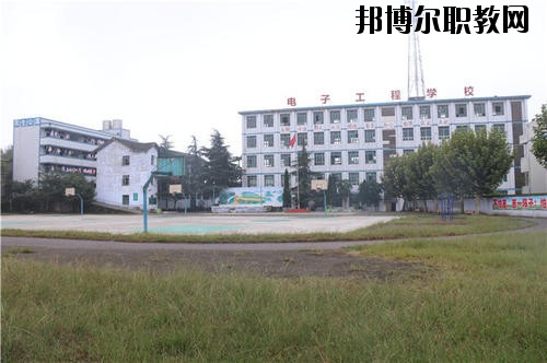 資中電子工程學(xué)校2020年招生辦聯(lián)系電話(huà)