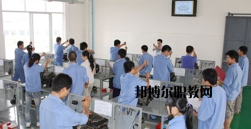 河池交通技工學(xué)校2020年報名條件、招生要求、招生對象 