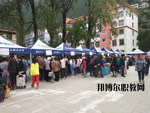 阿壩衛(wèi)生學(xué)校2020年報(bào)名條件、招生要求、招生對象