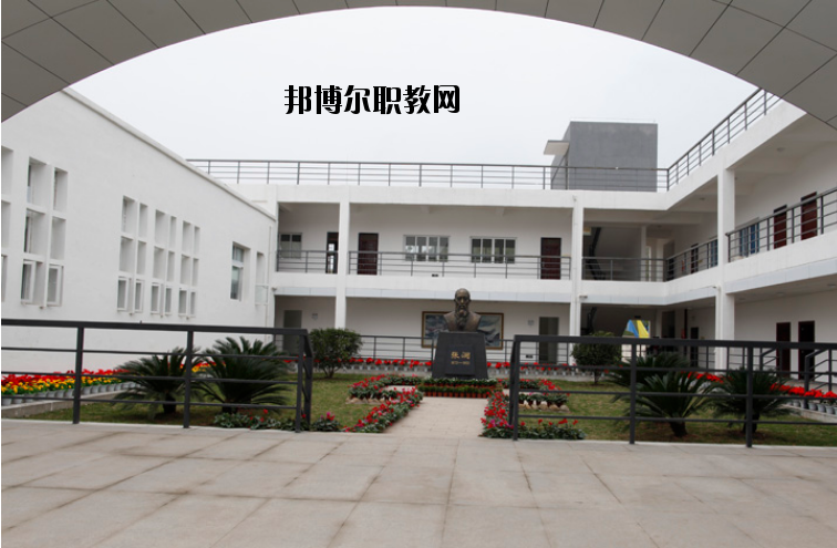 南充技師學(xué)院2020年報名條件、招生要求、招生對象