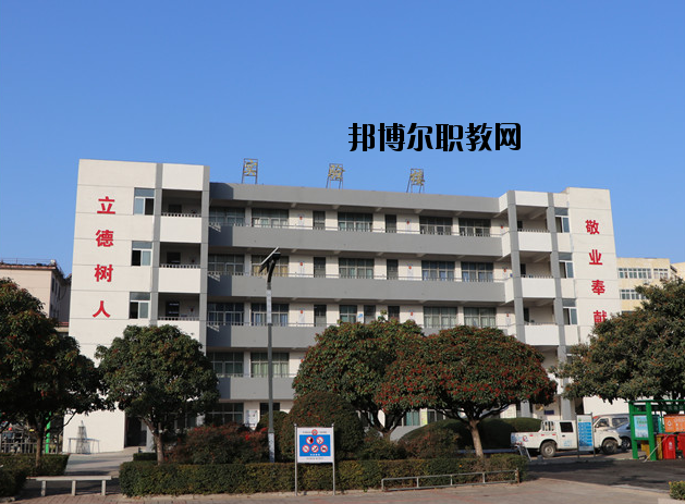 平頂山工業(yè)學(xué)校2021年報名條件、招生要求、招生對象