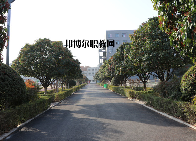 平頂山工業(yè)學(xué)校2021年招生辦聯(lián)系電話(huà)