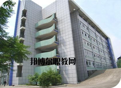 東興區(qū)東方科技職業(yè)技術(shù)學(xué)校2020年報名條件、招生要求、招生對象