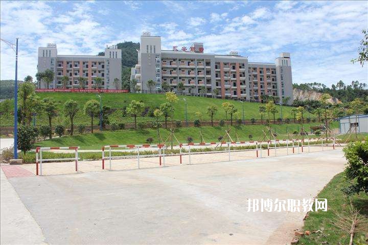 延津無(wú)線電技術(shù)學(xué)校2021年報(bào)名條件、招生要求、招生對(duì)象