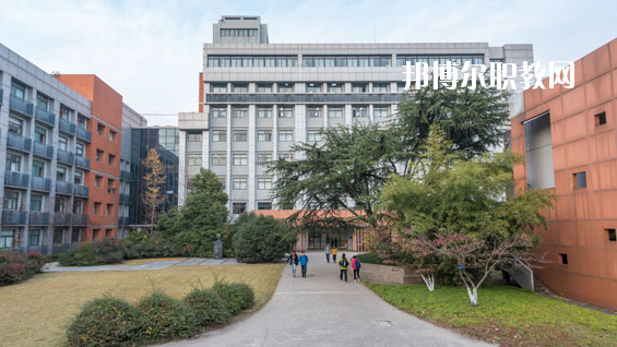 臨夏州民族學(xué)校2020年報(bào)名條件、招生要求、招生對(duì)象