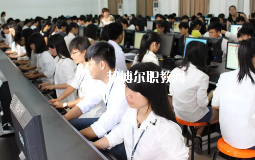 廉江興華職業(yè)技術(shù)學(xué)校2020年報(bào)名條件、招生要求、招生對(duì)象