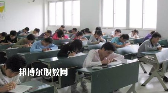 蕪湖高級職業(yè)技術(shù)學(xué)校2020年報(bào)名條件、招生要求、招生對象