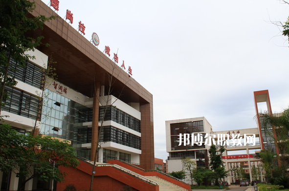 重慶開(kāi)縣巨龍中等職業(yè)技術(shù)學(xué)校2021年報(bào)名條件、招生要求、招生對(duì)象