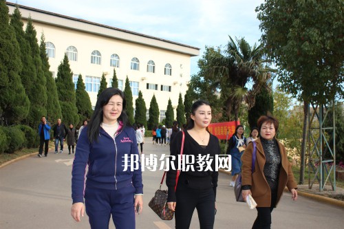 勐?？h職業(yè)高級(jí)中學(xué)2021年報(bào)名條件、招生要求、招生對(duì)象
