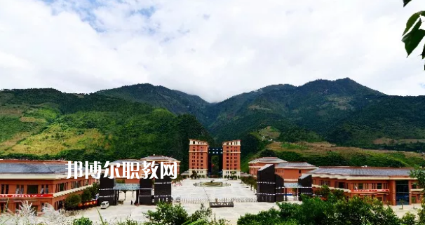 迪慶州民族中等專(zhuān)業(yè)學(xué)校2021年報(bào)名條件、招生要求、招生對(duì)象