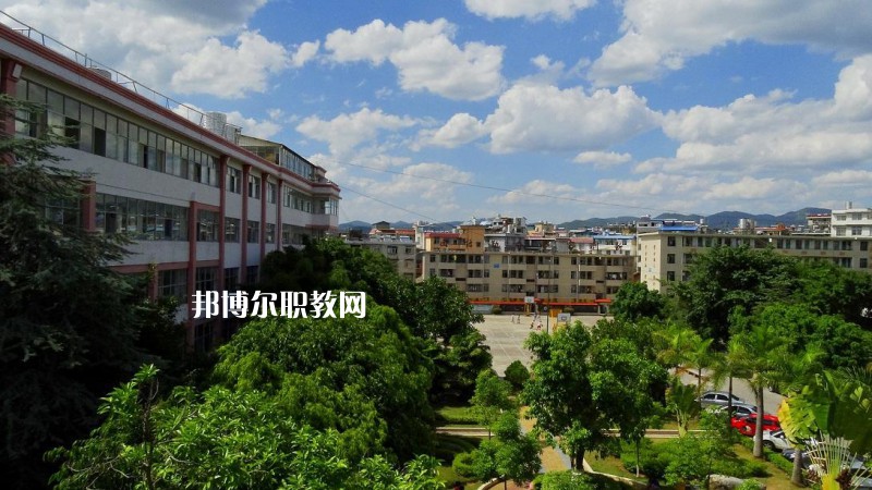 思茅衛(wèi)生學(xué)校2021年報(bào)名條件、招生要求、招生對(duì)象