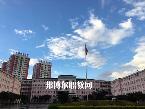 玉溪工業(yè)財(cái)貿(mào)學(xué)校2021年學(xué)費(fèi)。收費(fèi)多少