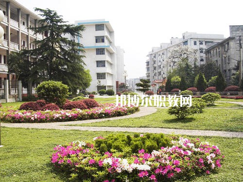 保山市昌寧縣職業(yè)技術(shù)學(xué)校2021年學(xué)費(fèi)、收費(fèi)多少