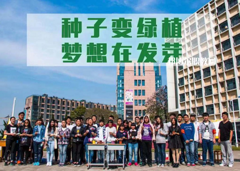 江蘇傳媒學(xué)校2022年報名條件、招生要求、招生對象