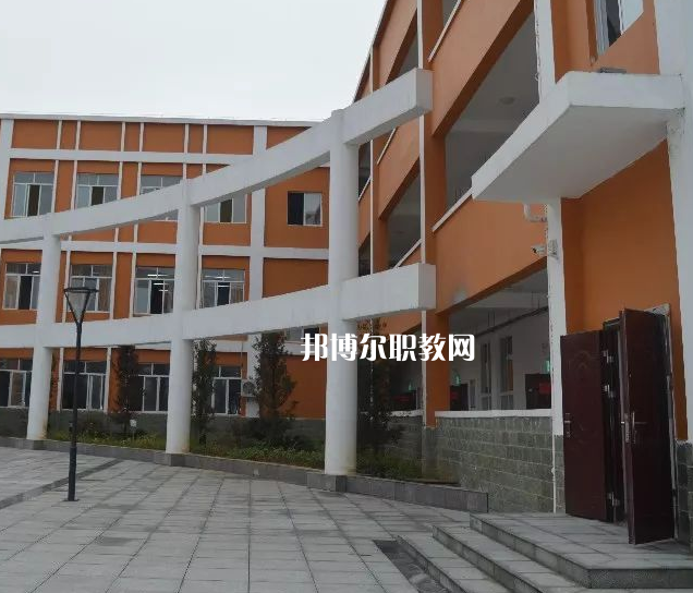 黔南州技工學(xué)校2022年報(bào)名條件、招生要求、招生對(duì)象
