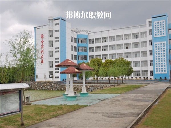 重慶第二財(cái)貿(mào)學(xué)校怎么樣、好不好