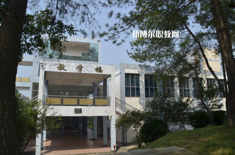 重慶第三衛(wèi)生學(xué)校2022年報名條件、招生要求、招生對象 