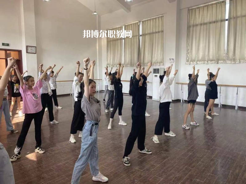 無錫文化藝術(shù)學(xué)校2022年報名條件、招生要求、招生對象