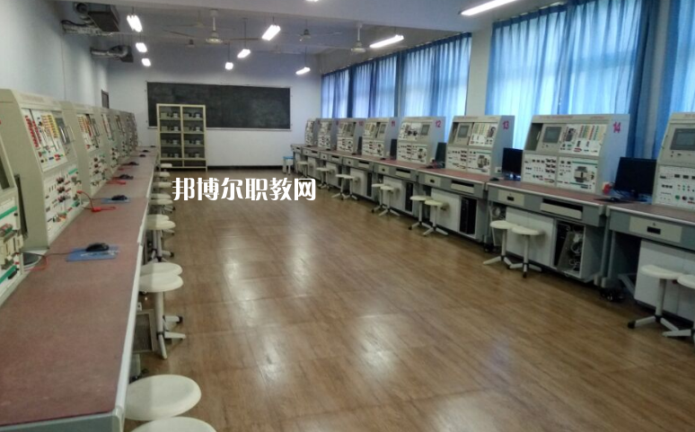 秦皇島現(xiàn)代經(jīng)濟(jì)中等專業(yè)學(xué)校2022年報(bào)名條件、招生要求、招生對(duì)象