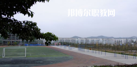 閬中江南高級職業(yè)中學(xué)怎么樣，好不好