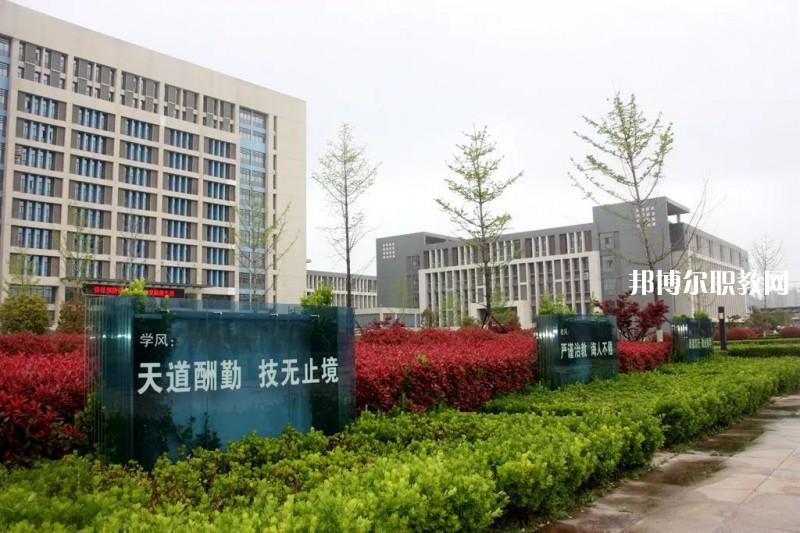 淮安高級職業(yè)技術(shù)學(xué)校2022年報(bào)名條件、招生要求、招生對象