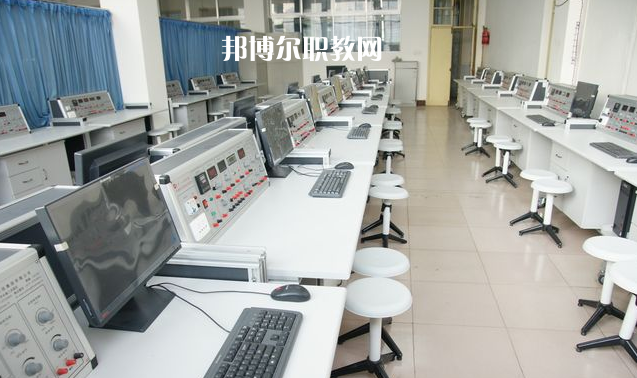 保定市蓮池區(qū)職教中心2022年招生辦聯(lián)系電話(huà)