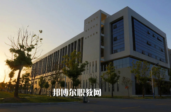 安徽阜陽技師學院2022年報名條件、招生要求、招生對象