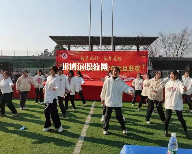 鳳陽(yáng)科技學(xué)校2022年報(bào)名條件、招生要求、招生對(duì)象