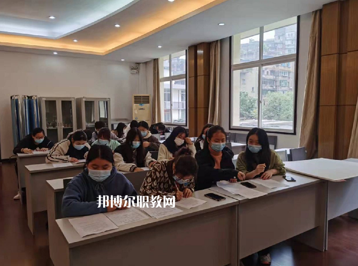 四川內(nèi)江醫(yī)科學(xué)校2022年學(xué)費(fèi)、收費(fèi)多少